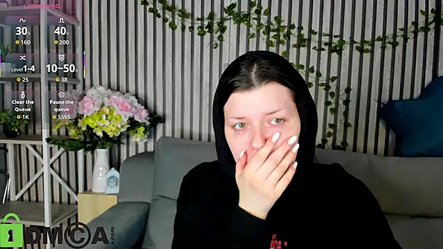 Michele Greenn online show from 11.22.25