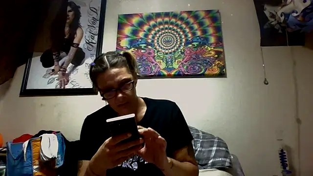 Snapshot of SparklesB1tch chatting on 10.13.25 SparklesB1tch online show from 10.13.25