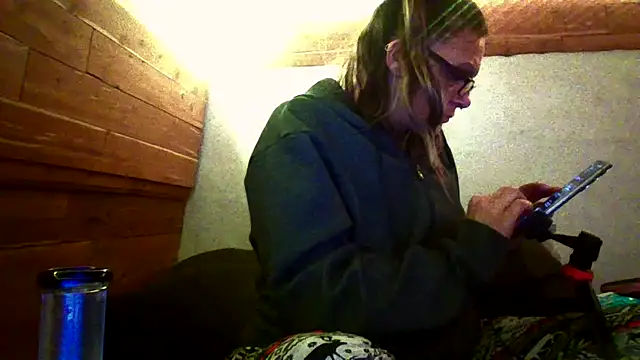 Snapshot of SparklesB1tch chatting on 10.23.25 SparklesB1tch online show from 10.23.25