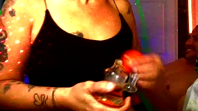 Snapshot of SparklesB1tch chatting on 12.15.25 SparklesB1tch online show from 12.15.25