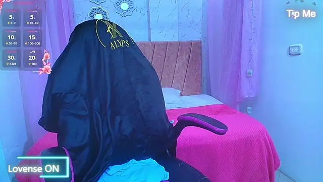 mia  thomson  online show from 04.18.26