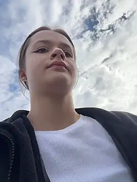 KittyQueeny online show from 09.27.25