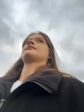 KittyQueeny online show from 10.10.25