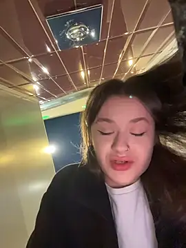 KittyQueeny online show from 10.16.25