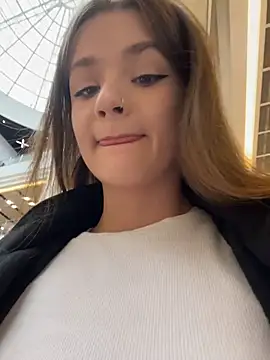 KittyQueeny online show from 10.22.25