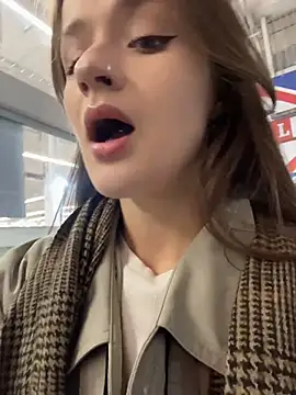 KittyQueeny online show from 11.01.25