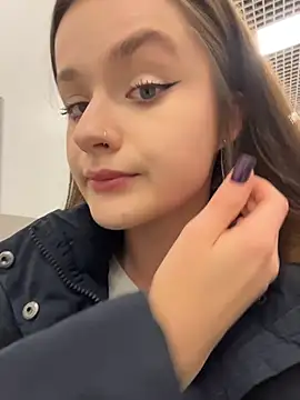 KittyQueeny online show from 11.21.25