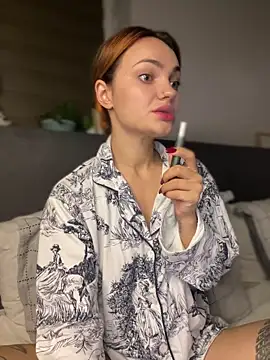 SaraLow online show from 10.17.25