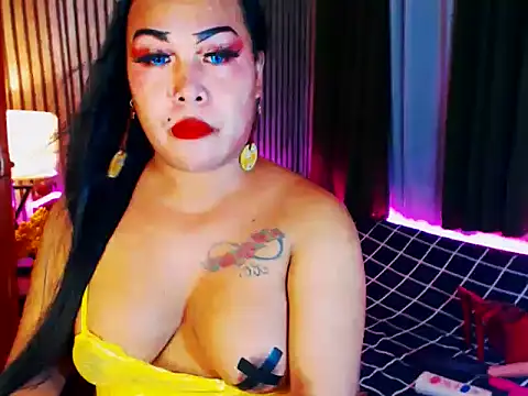 Snapshot of CumFactoryLuna chatting on 06.11.26 CumFactoryLuna online show from 06.11.26