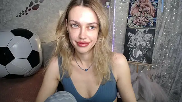 Snapshot of NickyAdamidi chatting on 06.14.26 NickyAdamidi online show from 06.14.26