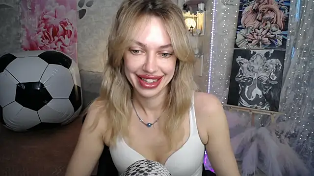 Snapshot of NickyAdamidi chatting on 06.27.26 NickyAdamidi online show from 06.27.26