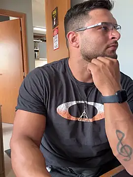 Snapshot of KRYSTALIZEDY chatting on 12.16.25 KRYSTALIZEDY online show from 12.16.25