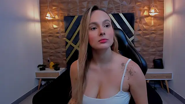 Emmaa white  online show from 10.31.25