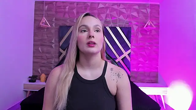 Emmaa white  online show from 02.18.26