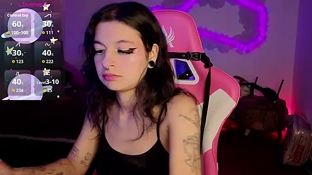 larah uwu online show from 02.21.26