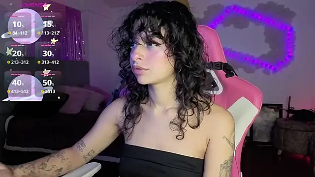 larah uwu online show from 02.28.26