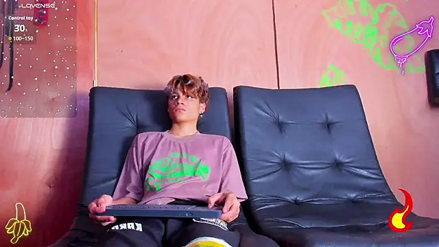 spicy adonhis online show from 11.18.25