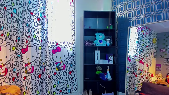 Snapshot of thania_777 chatting on 10.31.25 thania 777 online show from 10.31.25