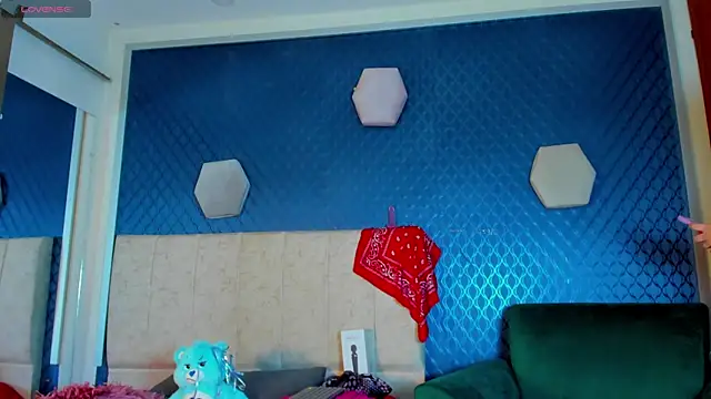 Snapshot of thania_777 chatting on 11.04.25 thania 777 online show from 11.04.25