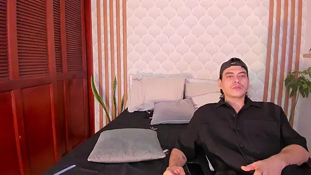 Snapshot of Cristian_blaze chatting on 06.19.26 Cristian blaze online show from 06.19.26