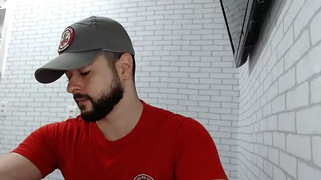 Snapshot of BombeiroHotx chatting on 09.18.25 BombeiroHotx online show from 09.18.25