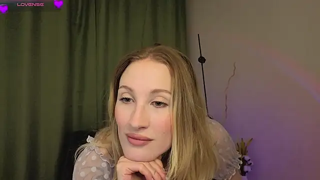 BiancaHelo online show from 09.26.25