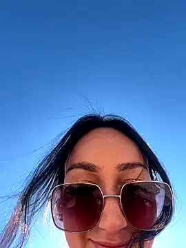 Ninabigtitied online show from 10.02.25