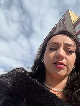 Ninabigtitied online show from 11.02.25