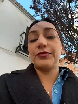 Ninabigtitied online show from 11.21.25