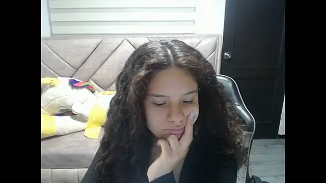 Velvet Moon V online show from 10.17.25