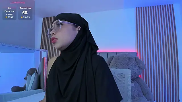 naishaa  online show from 09.27.25