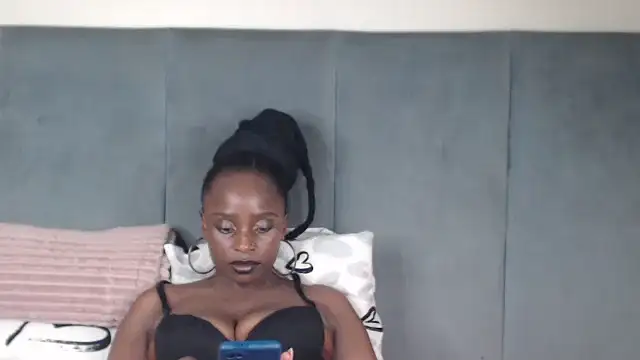 Snapshot of Jah-Queen chatting on 01.06.26 Jah-Queen online show from 01.06.26