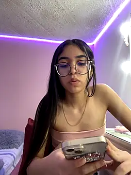  Alix 7 online show from 10.22.25