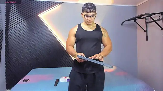 Horny nick18 online show from 03.12.26