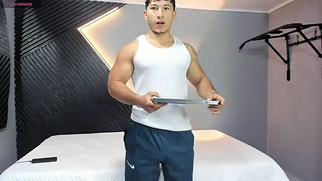 Horny nick18 online show from 03.20.26