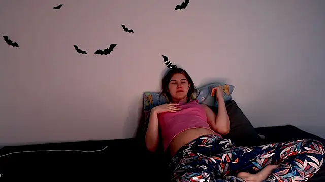 litle owl online show from 11.03.25