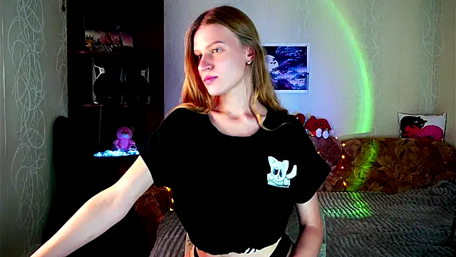 Snapshot of Luntryy chatting on 10.06.25 Luntryy online show from 10.06.25