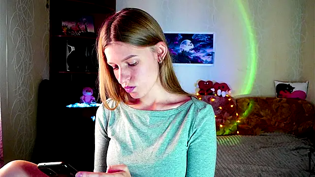 Snapshot of Luntryy chatting on 10.08.25 Luntryy online show from 10.08.25