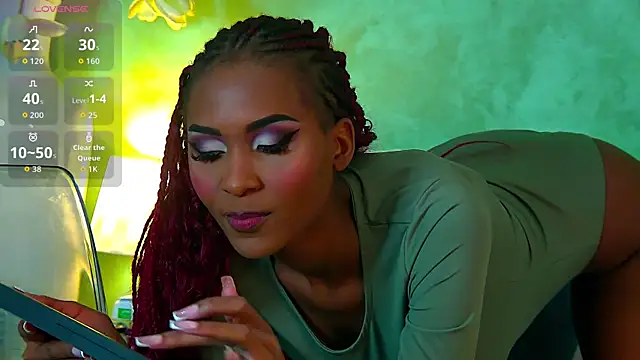 Snapshot of Izzie_Sugar chatting on 09.26.25 Izzie Sugar online show from 09.26.25