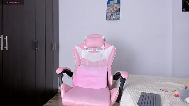 kendal hot01 online show from 03.12.26