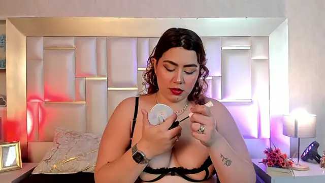 Snapshot of AdelaTaylor chatting on 10.25.25 AdelaTaylor online show from 10.25.25