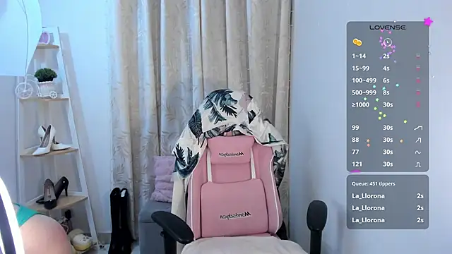 sarah saenz  online show from 11.15.25