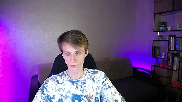 Snapshot of yes_cute_boy_ chatting on 10.17.25 yes cute boy online show from 10.17.25