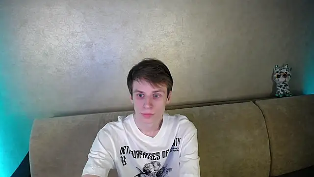 Snapshot of yes_cute_boy_ chatting on 03.17.26 yes cute boy online show from 03.17.26