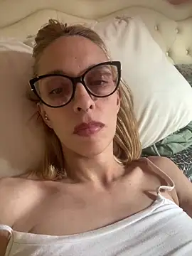 littlesquaw85 online show from 04.01.26