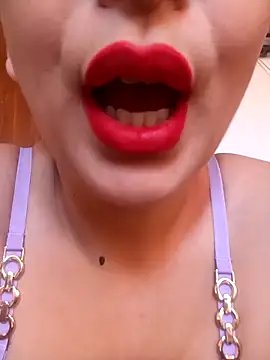 Snapshot of LINA-DALOUA chatting on 11.18.25 LINA-DALOUA online show from 11.18.25