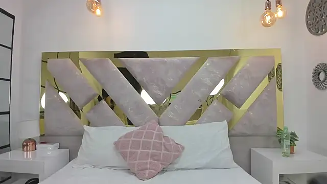 BriannaHill  online show from 12.19.25