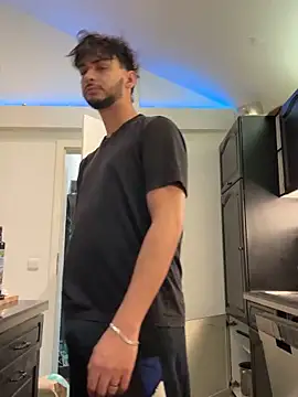 Snapshot of Gipsyboysteve chatting on 11.24.25 Gipsyboysteve online show from 11.24.25