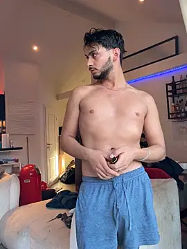 Snapshot of Gipsyboysteve chatting on 11.28.25 Gipsyboysteve online show from 11.28.25