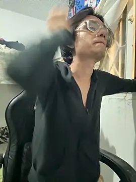 Snapshot of davoxer chatting on 09.22.25 davoxer online show from 09.22.25